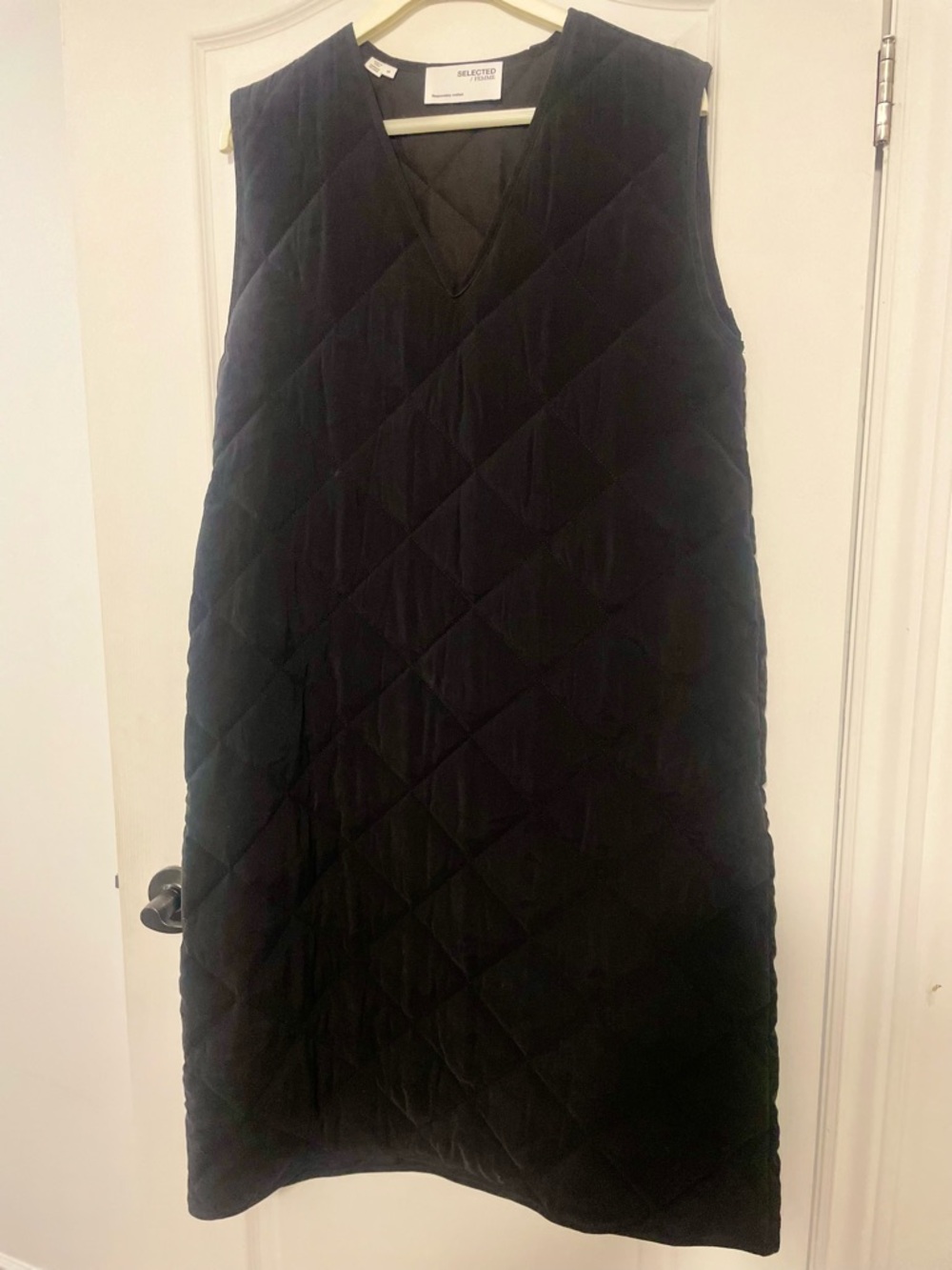 Selected Femme Quilted V-Neck Sleeveless Dress - Black